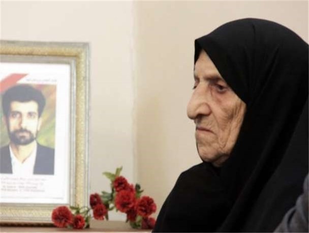 دیدار خبرنگاران و مسئولین بروجرد با خانواده شهید صارمی