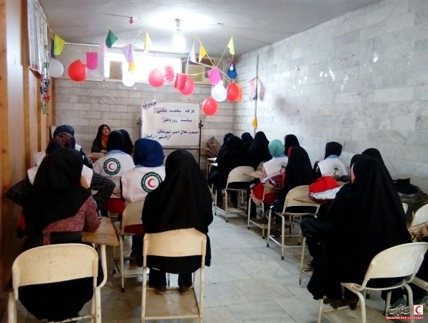 دختران سرمایه های ارزشمند جامعه/ استعمار با رهبری جنگ نرم به نابودی کانون خانواده می اندیشد