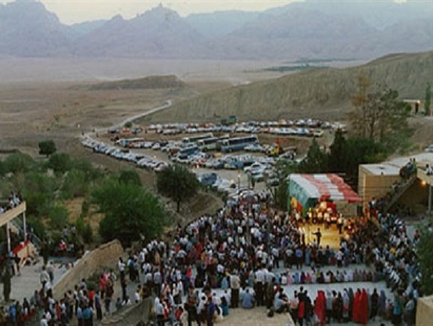 گردهمایی 3 هزار نفری زرتشتیان کشور در زیارتگاه پیرنارکی یزد