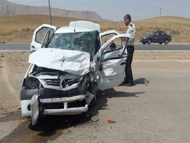 مرگ راننده بر اثر واژگونی خودرو ال ۹۰ در محور زرندیه - پرندک