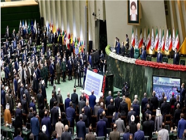 رئیسی سوگند یاد کرد/ قالیباف: وارد دوره جدید مدیریتی شدیم/ رئیسی: پیام رای مردم؛ تحول‌خواهی و عدالت طلبی