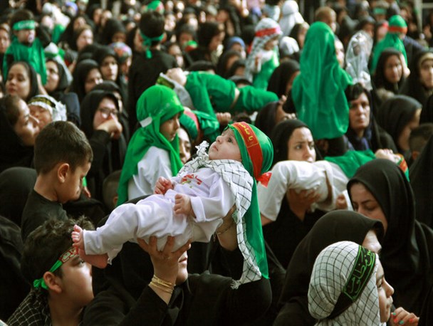 برگزاری مراسم شیرخوارگان حسینی در ۴۳ نقطه سیستان و بلوچستان/ دستان کوچکی که گره‌های بزرگی را باز می‌کند
