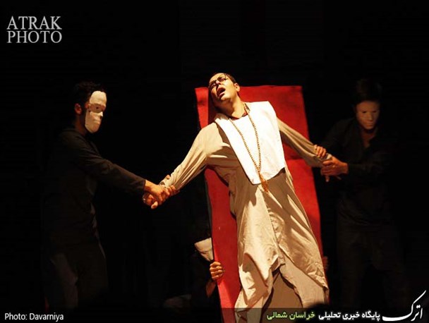 گزارش تصویری / تئاتر زمین میچرخد