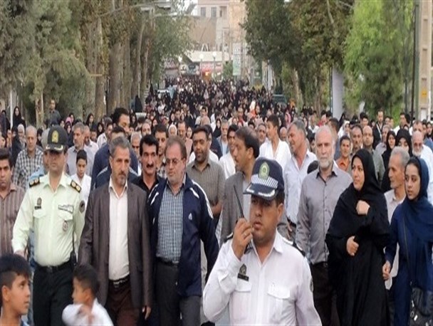 همایش بزرگ پیاده‌روی خانوادگی در شهرستان پیشوا برگزار شد