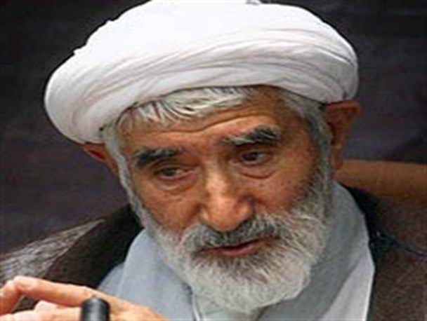 روزنامه‌ها و رادیو دستور زبان غلط می‌پراکنند/ بدون تجهیز به ابزار جدید، نمی‌توان با آمریکا مقابله کرد