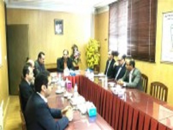 دور از هرگونه سیاسی کاری مشغول به فعالیت هستیم / در فعالیت‌های خود به عامه مردم و رفاه حال آنها می‌اندیشم