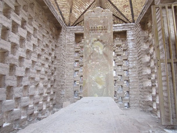 ترمیم سنگ مقبره امیر اویس در اردستان به پایان رسید