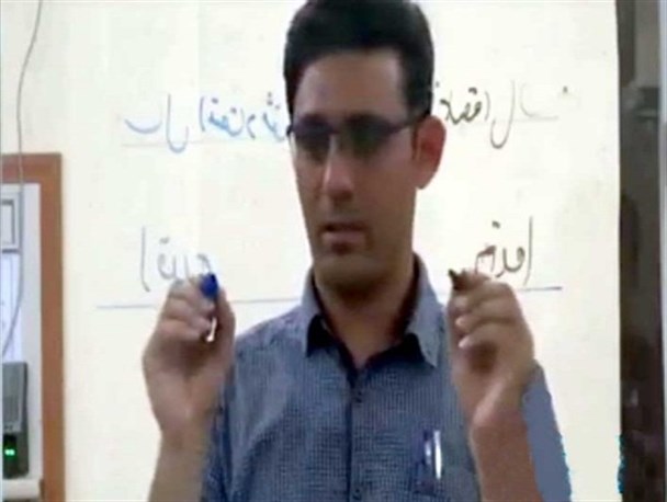 هنرمند پارس آبادی که وارونه می نویسد + فیلم
