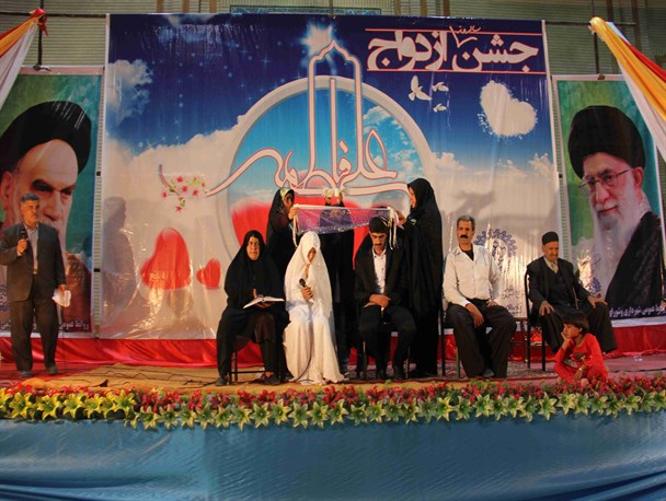 جاری شدن خطبه عقد روی سن اجرا