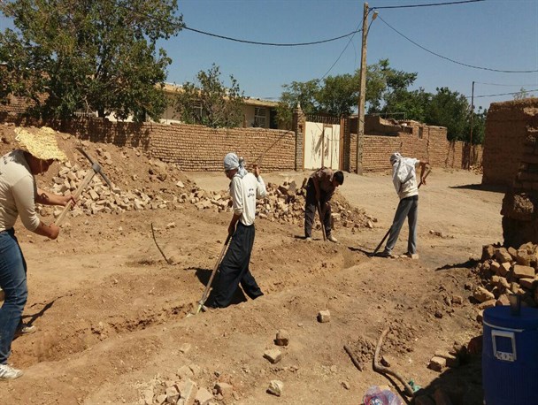 تلاش گروه جهادی اشتهارد برای محرومیت زدایی روستای قره ترپاق + تصاویر