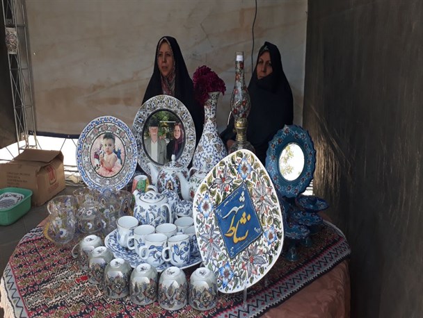 بانوان خانه دار با مشاغل خانگی کمک حال اقتصاد خانواده می شوند