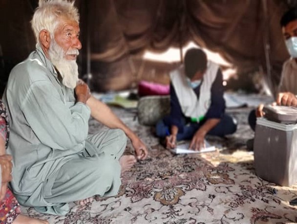 ویزیت رایگان 80 بیمار در طرح شهید رهنمون/ عشایرچادرنشین "نیمروز" علیه بیماری کرونا واکسینه ‏شدند