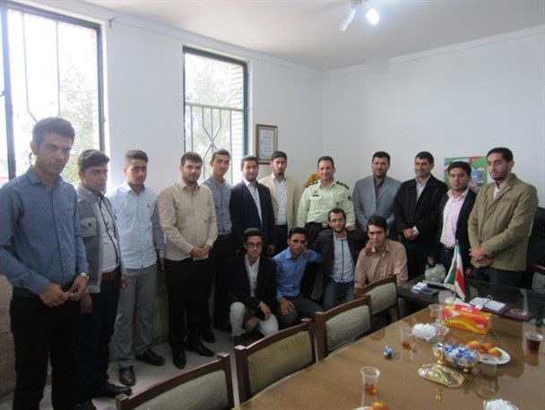 دیدار دانشجویان با فرمانده انتظامی و هنگ مرزی پارس آباد/تصویری