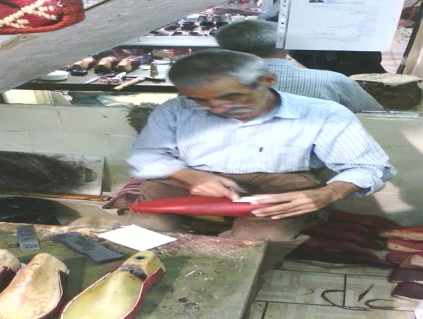 چاروق چینی بازار را قبضه کرده است/کاهش اشتیاق مردم برای خرید چاروق