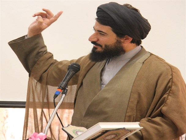 تقدیر امام جمعه کوهرنگ از اهداء کننده گان 4000 هزار جلد کتاب به کوهرنگ