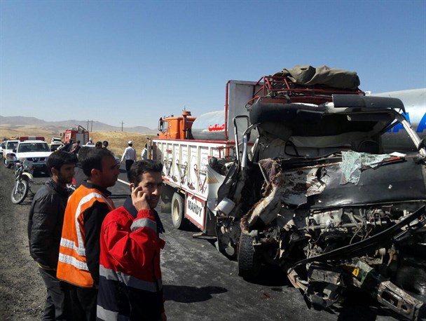 زخمی شدن دو نفر در اثر سانحه رانندگی در جاده بیجار