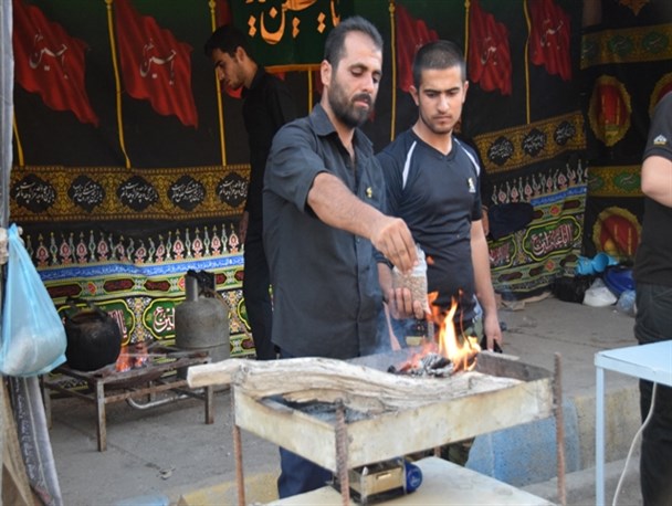 پذیرائی از عزاداران حسینی در موکب جوادالائمه منطقه کوی شهید سلیمانی