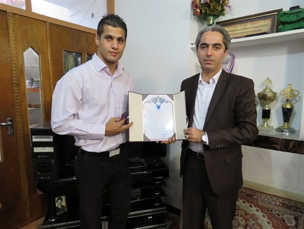 تقدیر رییس دانشگاه آزاد سقز از دانشجوی قهرمان المپیک ساحلی ویتنام /عکس