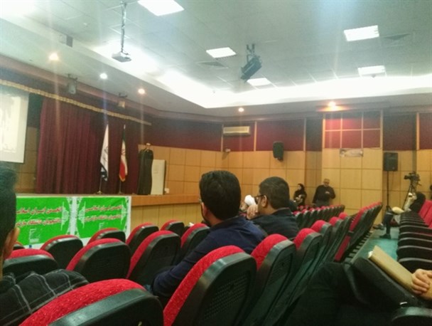 صندلی‌های خالی اصلاحات در دانشگاه مازندران/از پخش کلیپ سران فتنه تا توهم ما بیشماریم +عکس