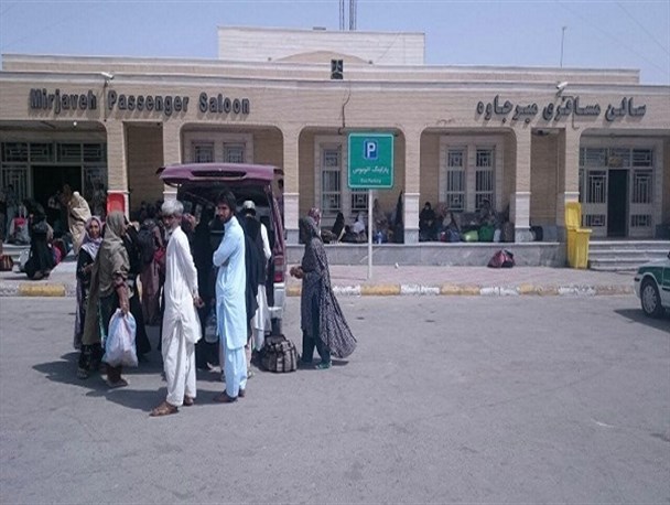 برپایی 10 چادر هلال احمر برای اسکان زائرین پاکستانی در پایانه مرزی میرجاوه