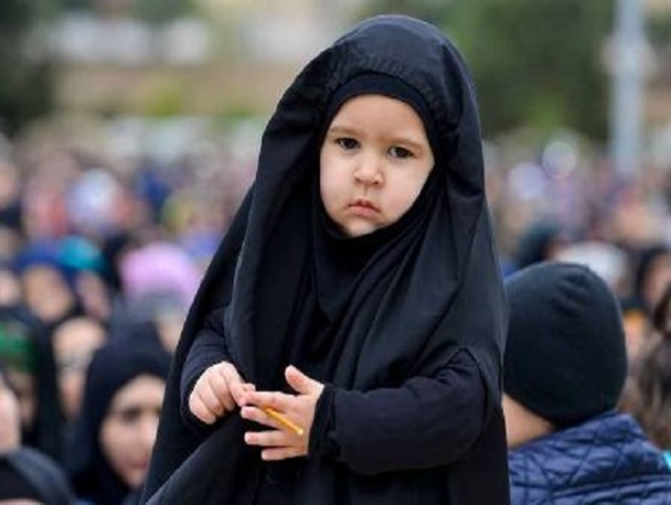 محرومیت حق سرپرستی والدینی که فرزندانشان را به مراسم عزاداری حسینی می برند!