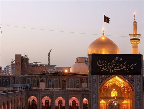 زائران خورشید خراسان دسته دسته از راه می‌رسند/ مشهد در سوگ امام رئوف سیاه پوش شد