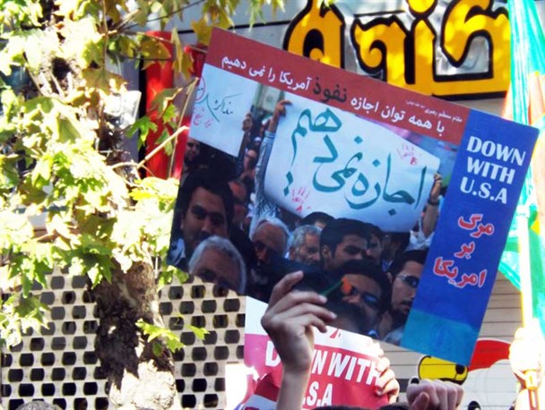 گزارش تصویری از راهپیمایی مردم انزلی در روز 13 آبان