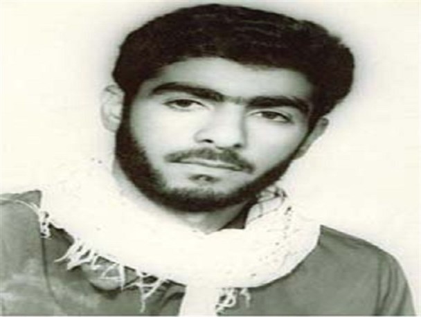 حضور مادر شهید گلستانی در راهپیمایی ضد استکباری ۱۳ آبان در چهاردانگه/تصویر