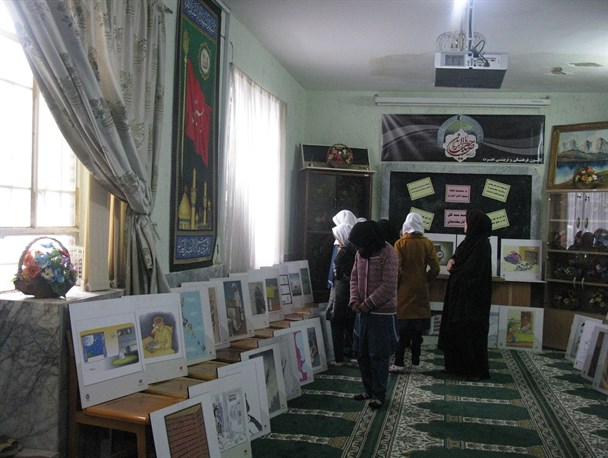 برپایی نمایشگاه «کاریکاتور کتاب» در فریمان+تصویر