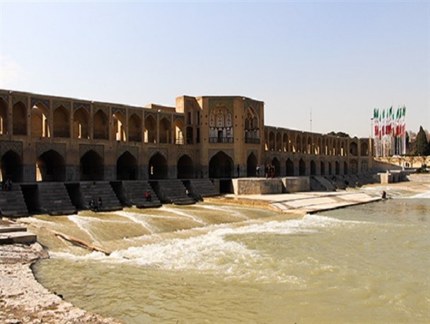 آب در چند قدمی اصفهان/ جمعه زاینده رود سیراب می شود
