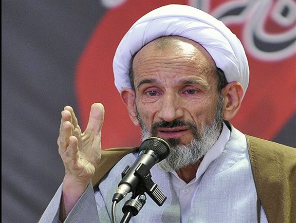 قاطعیت و عزت مداری ثمره عبودیت است/ عده ای به اسم تعامل با خارج می خواهند مسیر انقلاب عوض شود!