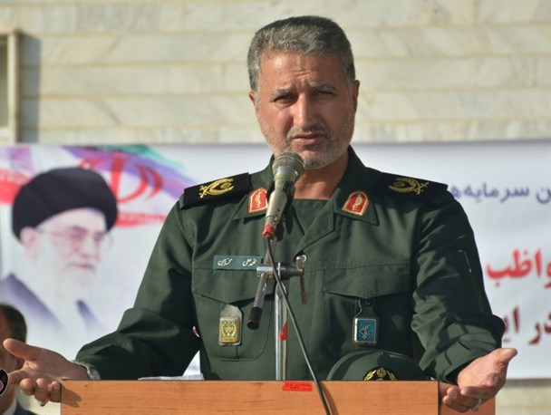 کسانی که راه نفوذ آمریکای جنایتکار را به کشور باز می‌کنند چه جوابی به خونهای مطهر ریخته شده می‌دهند