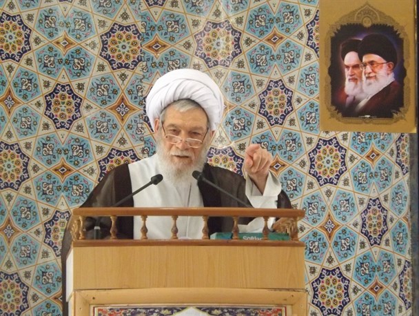برخی مسئولان همصدا با دشمنان در مقابل ارزش ها ایستادگی می کنند
