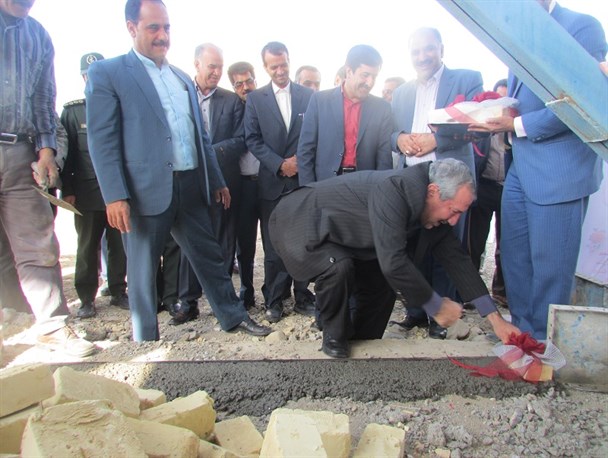 عملیات اجرایی تکمیل مدرسه برکت مسکن مهر کاشمر آغاز شد