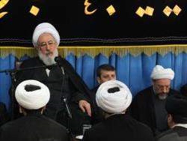 اعتراض شدید آیت اله شبستری به تابلوفرش اهدایی یک مدیرکل