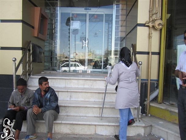 یک روز زندگی با ویلچر یا عصا را تصور کنیم