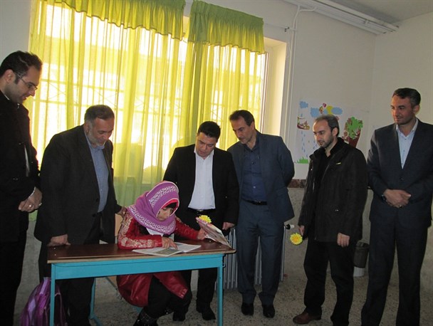 تقدیر از دانش آموزان استثنایی آبیکی