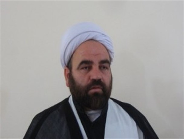 بسیج با شجاعت در برابر فرهنگ زدایی دشمنان بایستد