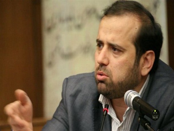 برخی در کشور با نگاه سازش به غربی ها توجه می کنند/ نگاه مردم مبتنی بر مقاومت در برابر استکبار است