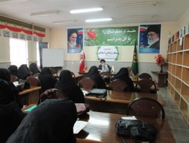 دشمنان با استفاده از ابزارهای فرهنگی باعث ایجاد آشفتگی در خانواده ها می شوند