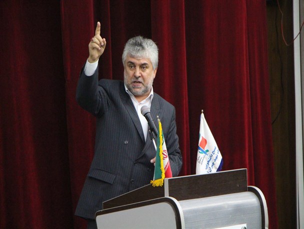 تسلیم شدن در قاموس ملت ایران نمی گنجد/انقلاب اسلامی با وجود امام مقتدر خود هیچ هراسی از دنیا ندارد/دولت به اشتباهات خود اعتراف کند