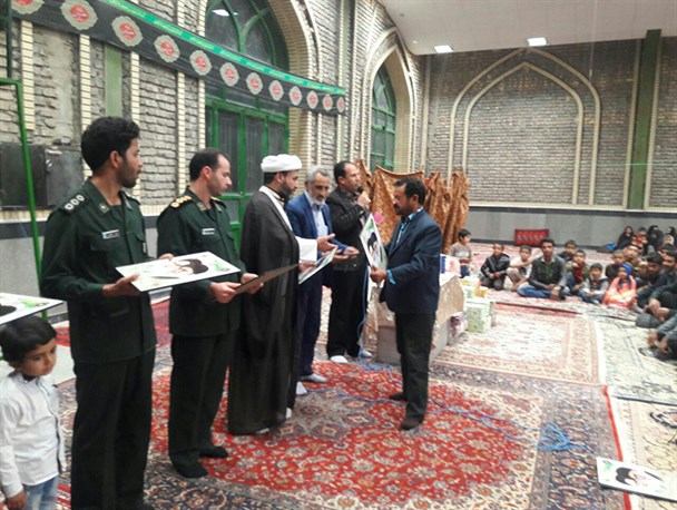 برگزیدگان مسابقه کتاب‌خوانی عاشورایی در جابوز خلیل آباد تقدیر شدند + تصاویر