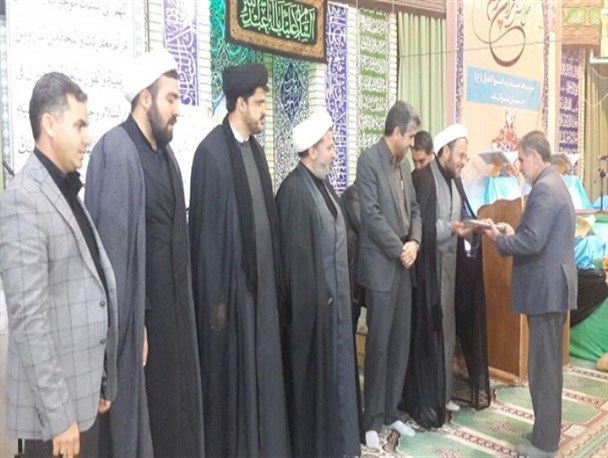 تقدیر از نوجوان حافظ 5 جزء قرآن کریم در محفل انس با قرآن + تصاویر