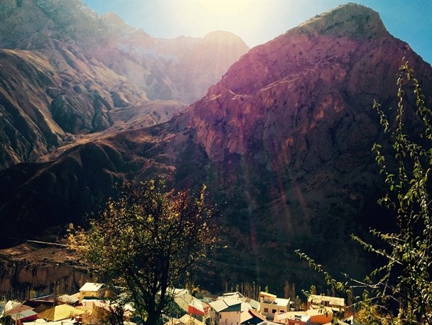 تصاویر پاییزی زیبا از شهر کوهستانی گزنگ