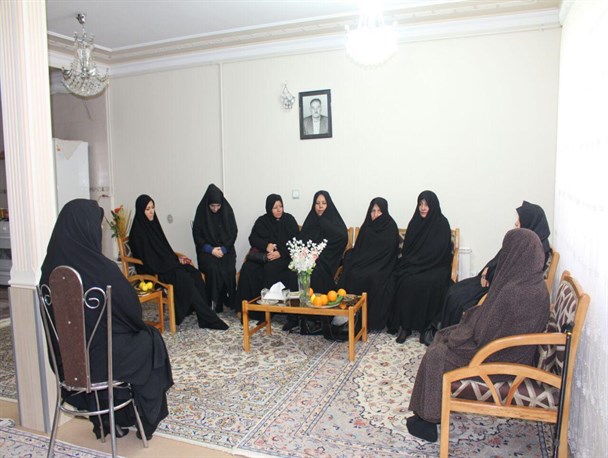 مادری که سه فرزندش را به ایران اسلامی تقدیم کرد