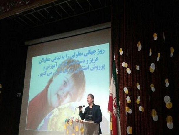 خدمات توانبخشی بهزیستی جوابگوی نیازهای معلولین در بانه نیست