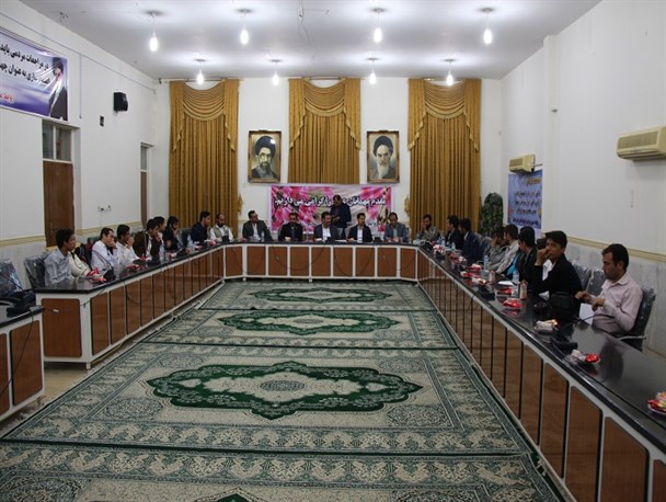 دیدار جمعی  از دانش آموزان دشتستان با شهردار برازجان+تصاویر