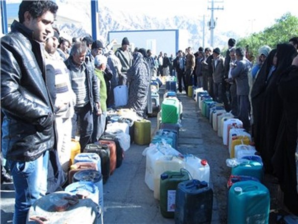 کمبود نفت در شهرستان مرزی درمیان/ تحمل سرمای زمستان در انتظار گاز همراه با کمبود نفت