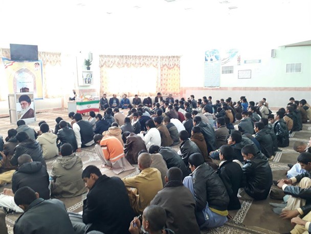 ۱۸۰ دانش آموز پسر شهرستان هیرمند جشن عبادت برگزار کردند