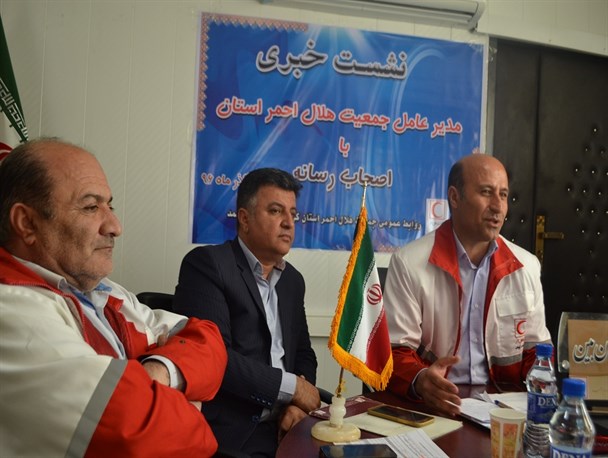 کمک بیش از ۱ میلیاردی مردم استان به زلزله زدگان کرمانشاه/ ۳۰ نیروی هلال احمر استان در حال امدادرسانی به زلزله زدگان هستند